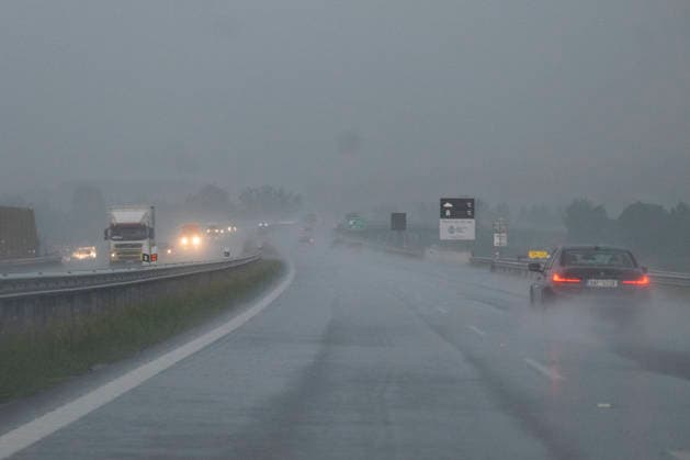 News Bilder des Tages Severe thunderstorms and torrential rain disrupted traffic in South Bohemia on June 29, 2026. A photo taken on the D3 highway from Ceske Budejovice to Kaplice. (CTKxPhoto VaclavxPancer) CTKPhotoP2026062906328  CTKPhotoP2026062906328