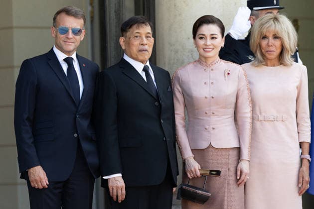 French President welcomes King of Thailand - Paris France s President Emmanuel Macron, Thailand s King Maha Vajiralongkorn (Rama X), Thailand s Queen Suthida, French President s wife Brigitte Macron pose ahead of a meeting at The Elysee Presidential Palace in Paris on June 29, 2026. Photo by Raphael Lafargue ABACAPRESS.COM Paris France  Copyright: xLafarguexRaphael ABACAx
