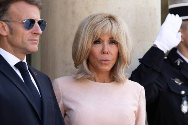 Emmanuel Macron recÌßoit le Roi et de la Reine du Royaume de ThaiÌˆlande, leurs MajesteÌs Maha Vajiralongkorn, Rama X et Suthida Bajrasudhabimalalakshana Emmanuel Macron et Brigitte Macron recÌßoivent le Roi et de la Reine du Royaume de ThaiÌˆlande, leurs MajesteÌs Maha Vajiralongkorn, Rama X et Suthida Bajrasudhabimalalakshana et la Princesse Sirivannavari Nariratana pour une visite d Etat au Palais de l ElysÃ e Ã Paris, le 29 juin 2026. French President, Emmanuel Macron and his wife Brigitte Macron welcomed the King and Queen of the Kingdom of Thailand, Their Majesties Maha Vajiralongkorn, Rama X, and Suthida Bajrasudhabimalalakshana, along with Princess Sirivannavari Nariratana, for a state visit at the ElysÃ e Palace in Paris on Jun  Copyright: xFabricexChasseryx