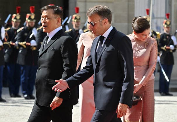 President Emmanuel Macron and his wife, First Lady Brigitte Macron, welcome King Maha Vajiralongkorn Rama X of Thailand, Queen Suthida of Thailand, and Princess Sirivannavari Nariratana of Thailand to the Élysée Palace in Paris, France, on June 29, 2026. Christian Liewig Bestimage French President Emmanuel Macron and his wife, First Lady Brigitte Macron, welcome the King of Thailand, Maha Vajiralongkorn Rama X, the Queen of Thailand, Suthida, and the Princess of Thailand, Sirivannavari Nariratana, at the Élysée Palace in Paris, France, on June 29, 2026. Paris, France  Copyright: xChristianxLiewigx xBestimagexChristianxLiewigx xBestimagex