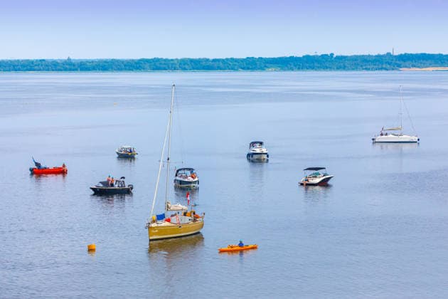 Einweihung Lausitzer Seenland - Grossraeschener See DEU Deutschland Brandenburg Grossraeschen, 29.06.2026, Offizielle Einweihung und Eroeffnung des Lausitzer Senlandes mit 5 verbundenen und schiffbaren Seen. Boote liegen waehrend der Veranstaltung auf dem Grossraeschener See. *** Inauguration of the Lusatian Lake District, Grossraeschener See, DEU Germany, Brandenburg, Grossraeschen, June 29, 2026, Official inauguration and opening of the Lusatian Lake District, comprising five interconnected and navigable lakes; boats will be moored on Lake Grossraeschener during the event AF_Seenland_67643