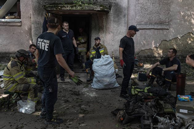 Ukrainian firefighters after Russian bombing in Druzhkivka DRUZHKIVKA, UKRAINE - JUNE 29: Firefighters take a break whilst gathering their equipment at the Druzhkivka fire station, following the impact of three Russian aerial bombs in Druzhkivka, Ukraine, 29 June 2026 Diego Herrera Carcedo Anadolu Druzhkivka Ukraine. Editorial use only. Please get in touch for any other usage.  Copyright: x2026xAnadoluxDiegoxHerreraxCarcedox
