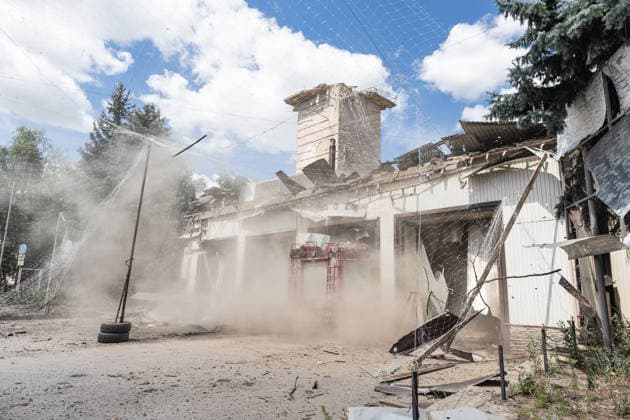 Ukrainian firefighters after Russian bombing in Druzhkivka DRUZHKIVKA, UKRAINE - JUNE 29: A fire engine emerges from the rubble after being freed from the collapsed Druzhkivka fire station, which was struck by three Russian aerial bombs, in Druzhkivka, Ukraine, on June 29, 2026. Diego Herrera Carcedo Anadolu Druzhkivka Ukraine. Editorial use only. Please get in touch for any other usage.  Copyright: x2026xAnadoluxDiegoxHerreraxCarcedox