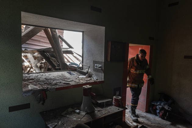 Ukrainian firefighters after Russian bombing in Druzhkivka DRUZHKIVKA, UKRAINE - JUNE 29: Firefighters walk through the rubble of the Druzhkivka fire station after three Russian aerial bombs struck the facility in Druzhkivka, Ukraine, on June 29, 2026. Diego Herrera Carcedo Anadolu Druzhkivka Ukraine. Editorial use only. Please get in touch for any other usage.  Copyright: x2026xAnadoluxDiegoxHerreraxCarcedox