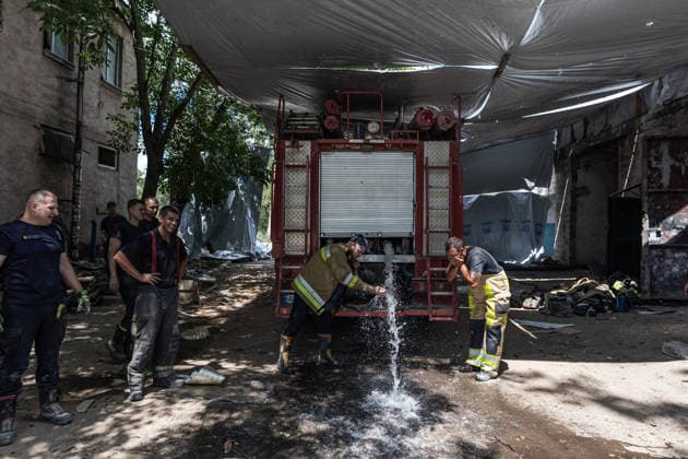 Ukrainian firefighters after Russian bombing in Druzhkivka DRUZHKIVKA, UKRAINE - JUNE 29: Firefighters in Druzhkivka cool off with water from a fire engine whilst gathering their equipment at the Druzhkivka fire station, which was damaged by three Russian aerial bombs, in Druzhkivka, Ukraine, 29 June 2026. Diego Herrera Carcedo Anadolu Druzhkivka Ukraine. Editorial use only. Please get in touch for any other usage.  Copyright: x2026xAnadoluxDiegoxHerreraxCarcedox