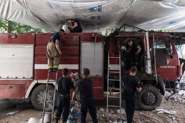Ukrainian firefighters after Russian bombing in Druzhkivka DRUZHKIVKA, UKRAINE - JUNE 29: Firefighters from Druzhkivka load equipment onto a fire engine at the Druzhkivka fire station, which was damaged after being hit by three Russian aerial bombs, in Druzhkivka, Ukraine, 29 June 2026. Diego Herrera Carcedo Anadolu Druzhkivka Ukraine. Editorial use only. Please get in touch for any other usage.  Copyright: x2026xAnadoluxDiegoxHerreraxCarcedox