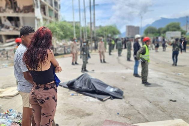 June 29, 2026, Catia La Mar, Venezuela: Local people stand before a body bag after earthquakes in the Caribbean Sea coast city of Catia La Mar, the latest figures bringing the death toll to 1,400. Best quality available Venezuela  - ZUMAt113 20260629_zaa_t113_015 Copyright: xMikhailxMakeyevx