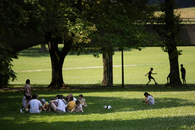 (260629) -- LJUBLJANA, June 29, 2026 -- People relax in the shade in a park in Ljubljana, Slovenia, June 29, 2026. A record-shattering heatwave has tightened its grip on Europe. The temperatures in some cities of Slovenia rise to 36 degrees Celsius on Monday. (Photo by Zeljko Stevanic Xinhua) SLOVENIA-LJUBLJANA-HEATWAVE ZexLike¡¤sitefanniqi 