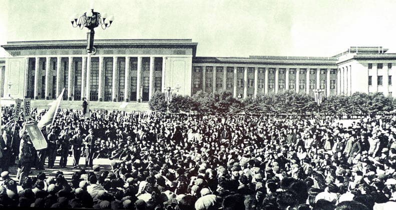 RECORD DATE NOT STATED Red Guards in front of the Great Hall of the People, Beijing, during the Cultural Revolution Red Guards in front of the Great Hall of the People, Beijing, during the Cultural Revolution, China 1967 Editorial use only. All other uses to be cleared with the copyright owner (World History Archive), in advance., WHA_133_0843.jpg, Red Guards; Great Hall of the People; Beijing; Cultural Revolution; China; 1967; historical; revolution; political; protest; youth; uniform; crowd; demonstration; Mao Zedong; communism; socialist; power; authority; government; rebellion; iconic; landmark; architecture; group; people; flag; red armband; history; Chinese culture; iconic building Copyright: xWorldxHistoryxArchivex