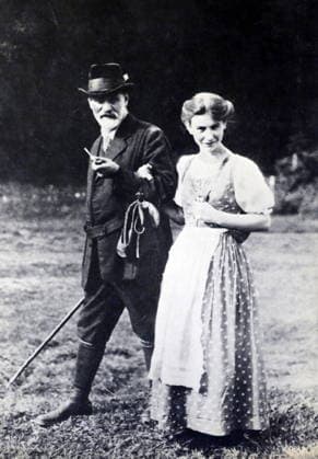 RECORD DATE NOT STATED Sigmund and Anna Freud (daughter) 1929. Sigmund and Anna Freud (daughter) 1929. Sigmund Freud (1856 - 23 September 1939); Austrian neurologist and the founder of psychoanalysis. 1929 Editorial use only. All other uses to be cleared with the copyright owner (World History Archive), in advance., WHA_133_0996.jpg, Sigmund Freud; Anna Freud; 1929; Austrian neurologist; founder of psychoanalysis; father and daughter; historical photo; family portrait; famous psychologist; psychoanalytic theory; Vienna; influential figure; psychology; father of psychoanalysis; early 20th century; historical figure; father and child; famous family; Freud family; psychoanalytic movement; Vienna, Austria; neurology; psychology pioneer; Freudia Copyright: xWorldxHistoryxArchivex