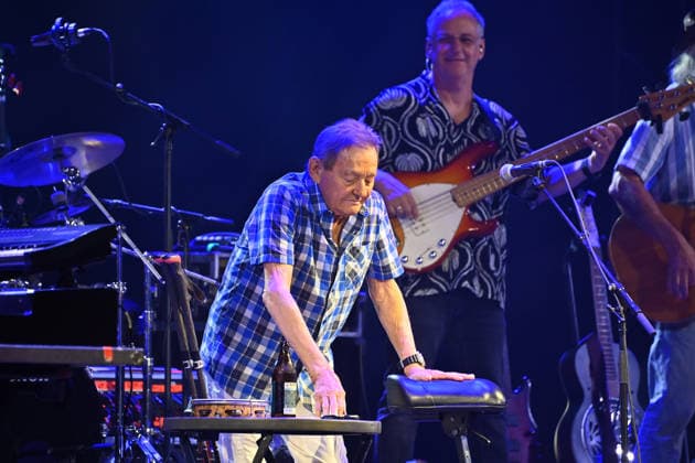 Wolfgang AMBROS (AUT,Liedermacher) betritt die Buehne, live,Konzert, stage,Tollwood Festival am 29.06.2026 *** Wolfgang AMBROS (AUT), singer-songwriter, takes the stage, live, concert, stage, Tollwood Festival on June 29, 2026