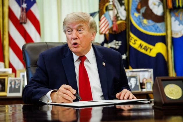 DC: President Trump Signs Executive Order on Vehicle Repairs U.S. President Donald Trump signs an executive order on vehicle repairs at the Resolute Desk in the Oval Office at the White House on June 29, 2026 in Washington, D.C. (Photo by Samuel Corum Pool ABACAPRESS.COM) Washington DC United States  Copyright: xPool ABACAx