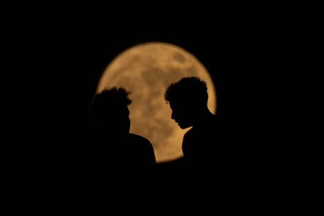 Strawberry Moon in Gaza NUSEIRAT, GAZA, PALESTINE - JUNE 29: The June full moon, also known as the Strawberry Moon, appears in the evening sky over the rubble of buildings destroyed by Israeli attacks in Nuseirat, Gaza, Palestine on June 29, 2026. Abdalhkem Abu Riash Anadolu Nuseirat Gaza. Editorial use only. Please get in touch for any other usage.  Copyright: x2026xAnadoluxAbdalhkemxAbuxRiashx