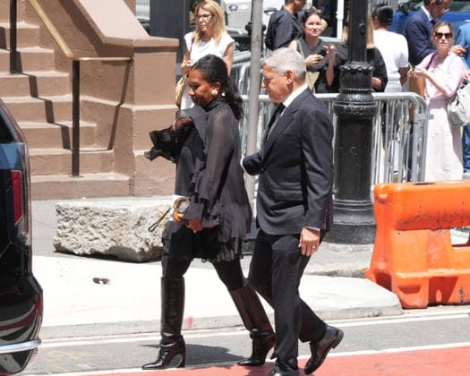 June 29, 2026, New York, Ny, USA: TED SARANDOS and wife NICOLE AVANT exit the Clive Davis Funeral.Central Synagogue, NYC.June 29, 2026. . Clive Davis Funeral.Central Synagogue, NYC.June 29, 2026. New York USA - ZUMAms4_ 20260629_faf_ms4_012 Copyright: xSoniaxMoskowitzxGordonx