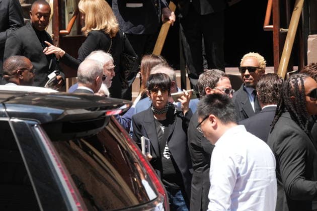 June 29, 2026, New York, Ny, USA: DIANE WARREN exits the Clive Davis Funeral.Central Synagogue, NYC.June 29, 2026. . Clive Davis Funeral.Central Synagogue, NYC.June 29, 2026. New York USA  - ZUMAms4_ 20260629_faf_ms4_016 Copyright: xSoniaxMoskowitzxGordonx