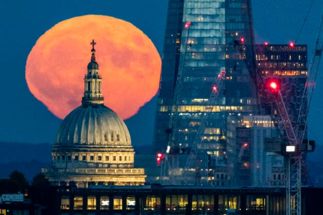 June 29, 2026, London, London, UK: London, UK. Full moon known as the Strawberry Moon, rises over St Paul s Cathedral and The Shard in central London. Originally known as the Rose Moon in Europe the June full moon coincides with the strawberry harvest. London UK  - ZUMAl94_ 20260629_zaf_l94_018 Copyright: xMarcinxNowakx