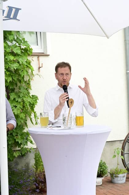 Ministerpräsident Michael Kretschmer bei KRETSCHMER GRILLT im Berggasthof Jauernick (Markersdorf). 29.06.2026 *** Prime Minister Michael Kretschmer at KRETSCHMER GRILLT at the Berggasthof Jauernick in Markersdorf on June 29, 2026 Copyright: xMatthiasxWehnertx