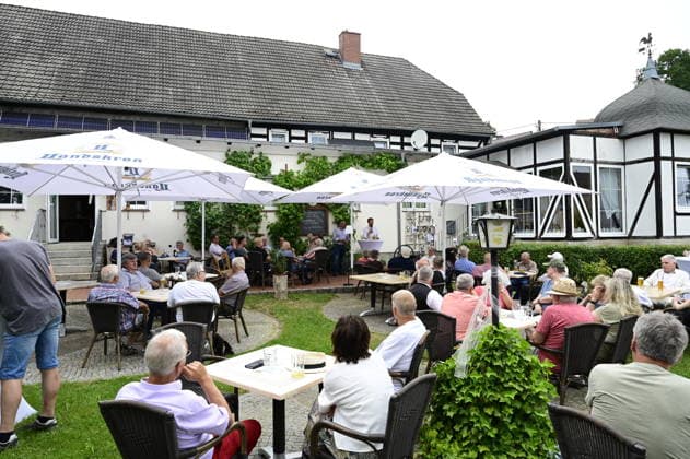 Ministerpräsident Michael Kretschmer bei KRETSCHMER GRILLT im Berggasthof Jauernick (Markersdorf). 29.06.2026 *** Prime Minister Michael Kretschmer at KRETSCHMER GRILLT at the Berggasthof Jauernick in Markersdorf on June 29, 2026 Copyright: xMatthiasxWehnertx