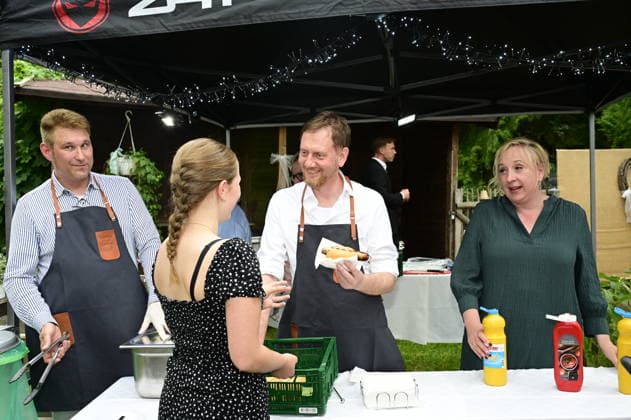 Ministerpräsident Michael Kretschmer bei KRETSCHMER GRILLT im Berggasthof Jauernick (Markersdorf). 29.06.2026 *** Prime Minister Michael Kretschmer at KRETSCHMER GRILLT at the Berggasthof Jauernick in Markersdorf on June 29, 2026 Copyright: xMatthiasxWehnertx