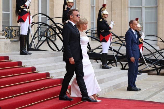 Emmanuel Macron et Brigitte Macron recÌßoivent le Roi et de la Reine du Royaume de ThaiÌˆlande pour un Diner d Etat Emmanuel Macron et Brigitte Macron recÌßoivent le Roi et de la Reine du Royaume de ThaiÌˆlande, leurs MajesteÌs Maha Vajiralongkorn, Rama X et Suthida Bajrasudhabimalalakshana et la Princesse Sirivannavari Nariratana pour un diÌ‚ner d™Etat au Palais de l ElysÃ e Ã Paris, le 29 juin 2026. French President, Emmanuel Macron and his wife, Brigitte Macron, hosted the King and Queen of the Kingdom of Thailand, Their Majesties Maha Vajiralongkorn, Rama X, and Suthida Bajrasudhabimalalakshana, along with Princess Sirivannavari Nariratana, for a state dinner at the ElysÃ e Palace in Paris on June 29, 2026.  Copyright: xFabricexChasseryx