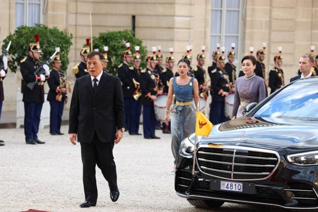 Emmanuel Macron et Brigitte Macron recÌßoivent le Roi et de la Reine du Royaume de ThaiÌˆlande pour un Diner d Etat Emmanuel Macron et Brigitte Macron recÌßoivent le Roi et de la Reine du Royaume de ThaiÌˆlande, leurs MajesteÌs Maha Vajiralongkorn, Rama X et Suthida Bajrasudhabimalalakshana et la Princesse Sirivannavari Nariratana pour un diÌ‚ner d™Etat au Palais de l ElysÃ e Ã Paris, le 29 juin 2026. French President, Emmanuel Macron and his wife, Brigitte Macron, hosted the King and Queen of the Kingdom of Thailand, Their Majesties Maha Vajiralongkorn, Rama X, and Suthida Bajrasudhabimalalakshana, along with Princess Sirivannavari Nariratana, for a state dinner at the ElysÃ e Palace in Paris on June 29, 2026.  Copyright: xFabricexChasseryx