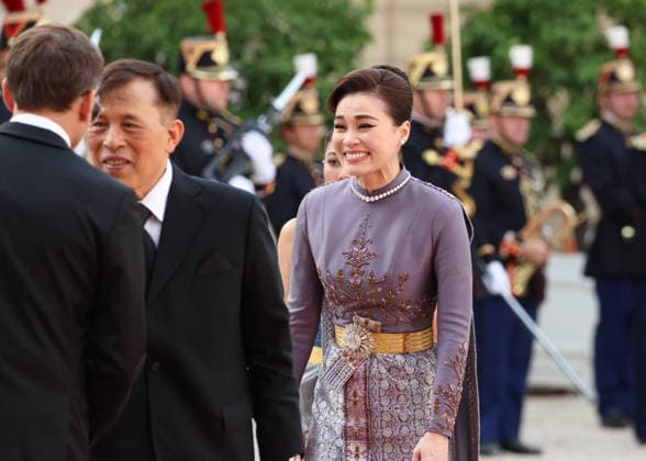Emmanuel Macron et Brigitte Macron recÌßoivent le Roi et de la Reine du Royaume de ThaiÌˆlande pour un Diner d Etat Emmanuel Macron et Brigitte Macron recÌßoivent le Roi et de la Reine du Royaume de ThaiÌˆlande, leurs MajesteÌs Maha Vajiralongkorn, Rama X et Suthida Bajrasudhabimalalakshana et la Princesse Sirivannavari Nariratana pour un diÌ‚ner d™Etat au Palais de l ElysÃ e Ã Paris, le 29 juin 2026. French President, Emmanuel Macron and his wife, Brigitte Macron, hosted the King and Queen of the Kingdom of Thailand, Their Majesties Maha Vajiralongkorn, Rama X, and Suthida Bajrasudhabimalalakshana, along with Princess Sirivannavari Nariratana, for a state dinner at the ElysÃ e Palace in Paris on June 29, 2026.  Copyright: xFabricexChasseryx