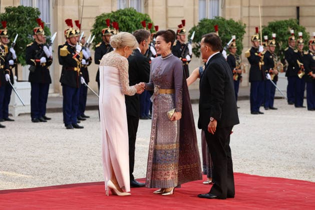 Emmanuel Macron et Brigitte Macron recÌßoivent le Roi et de la Reine du Royaume de ThaiÌˆlande pour un Diner d Etat Emmanuel Macron et Brigitte Macron recÌßoivent le Roi et de la Reine du Royaume de ThaiÌˆlande, leurs MajesteÌs Maha Vajiralongkorn, Rama X et Suthida Bajrasudhabimalalakshana et la Princesse Sirivannavari Nariratana pour un diÌ‚ner d™Etat au Palais de l ElysÃ e Ã Paris, le 29 juin 2026. French President, Emmanuel Macron and his wife, Brigitte Macron, hosted the King and Queen of the Kingdom of Thailand, Their Majesties Maha Vajiralongkorn, Rama X, and Suthida Bajrasudhabimalalakshana, along with Princess Sirivannavari Nariratana, for a state dinner at the ElysÃ e Palace in Paris on June 29, 2026.  Copyright: xFabricexChasseryx
