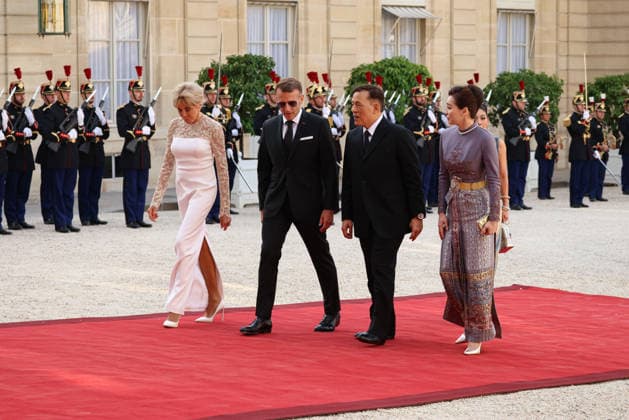 Emmanuel Macron et Brigitte Macron recÌßoivent le Roi et de la Reine du Royaume de ThaiÌˆlande pour un Diner d Etat Emmanuel Macron et Brigitte Macron recÌßoivent le Roi et de la Reine du Royaume de ThaiÌˆlande, leurs MajesteÌs Maha Vajiralongkorn, Rama X et Suthida Bajrasudhabimalalakshana et la Princesse Sirivannavari Nariratana pour un diÌ‚ner d™Etat au Palais de l ElysÃ e Ã Paris, le 29 juin 2026. French President, Emmanuel Macron and his wife, Brigitte Macron, hosted the King and Queen of the Kingdom of Thailand, Their Majesties Maha Vajiralongkorn, Rama X, and Suthida Bajrasudhabimalalakshana, along with Princess Sirivannavari Nariratana, for a state dinner at the ElysÃ e Palace in Paris on June 29, 2026.  Copyright: xFabricexChasseryx