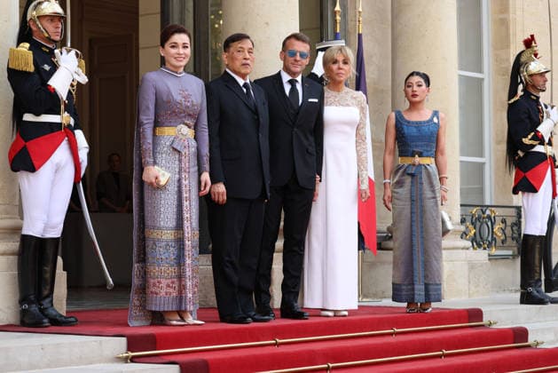 Emmanuel Macron et Brigitte Macron recÌßoivent le Roi et de la Reine du Royaume de ThaiÌˆlande pour un Diner d Etat Emmanuel Macron et Brigitte Macron recÌßoivent le Roi et de la Reine du Royaume de ThaiÌˆlande, leurs MajesteÌs Maha Vajiralongkorn, Rama X et Suthida Bajrasudhabimalalakshana et la Princesse Sirivannavari Nariratana pour un diÌ‚ner d™Etat au Palais de l ElysÃ e Ã Paris, le 29 juin 2026. French President, Emmanuel Macron and his wife, Brigitte Macron, hosted the King and Queen of the Kingdom of Thailand, Their Majesties Maha Vajiralongkorn, Rama X, and Suthida Bajrasudhabimalalakshana, along with Princess Sirivannavari Nariratana, for a state dinner at the ElysÃ e Palace in Paris on June 29, 2026.  Copyright: xFabricexChasseryx