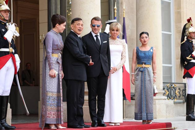 Emmanuel Macron et Brigitte Macron recÌßoivent le Roi et de la Reine du Royaume de ThaiÌˆlande pour un Diner d Etat Emmanuel Macron et Brigitte Macron recÌßoivent le Roi et de la Reine du Royaume de ThaiÌˆlande, leurs MajesteÌs Maha Vajiralongkorn, Rama X et Suthida Bajrasudhabimalalakshana et la Princesse Sirivannavari Nariratana pour un diÌ‚ner d™Etat au Palais de l ElysÃ e Ã Paris, le 29 juin 2026. French President, Emmanuel Macron and his wife, Brigitte Macron, hosted the King and Queen of the Kingdom of Thailand, Their Majesties Maha Vajiralongkorn, Rama X, and Suthida Bajrasudhabimalalakshana, along with Princess Sirivannavari Nariratana, for a state dinner at the ElysÃ e Palace in Paris on June 29, 2026.  Copyright: xFabricexChasseryx