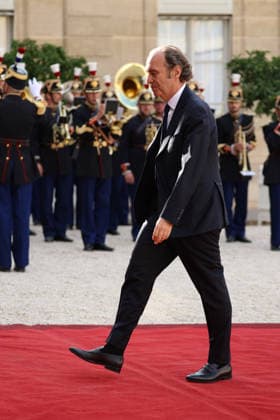 Emmanuel Macron et Brigitte Macron recÌßoivent le Roi et de la Reine du Royaume de ThaiÌˆlande pour un Diner d Etat Xavier Niel Emmanuel Macron et Brigitte Macron recÌßoivent le Roi et de la Reine du Royaume de ThaiÌˆlande, leurs MajesteÌs Maha Vajiralongkorn, Rama X et Suthida Bajrasudhabimalalakshana et la Princesse Sirivannavari Nariratana pour un diÌ‚ner d™Etat au Palais de l ElysÃ e Ã Paris, le 29 juin 2026. French President, Emmanuel Macron and his wife, Brigitte Macron, hosted the King and Queen of the Kingdom of Thailand, Their Majesties Maha Vajiralongkorn, Rama X, and Suthida Bajrasudhabimalalakshana, along with Princess Sirivannavari Nariratana, for a state dinner at the ElysÃ e Palace in Paris on June 29, 2026.  Copyright: xFabricexChasseryx