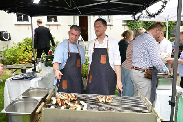 Ministerpräsident Michael Kretschmer bei KRETSCHMER GRILLT im Berggasthof Jauernick (Markersdorf). 29.06.2026 *** Prime Minister Michael Kretschmer at KRETSCHMER GRILLT at the Berggasthof Jauernick in Markersdorf on June 29, 2026 Copyright: xMatthiasxWehnertx