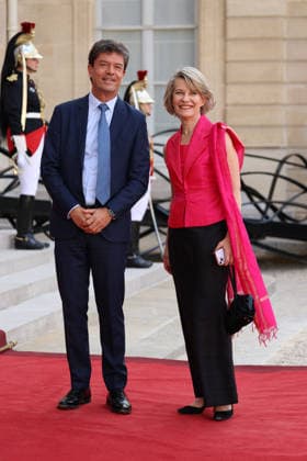 Emmanuel Macron et Brigitte Macron recÌßoivent le Roi et de la Reine du Royaume de ThaiÌˆlande pour un Diner d Etat Anne Genetet Emmanuel Macron et Brigitte Macron recÌßoivent le Roi et de la Reine du Royaume de ThaiÌˆlande, leurs MajesteÌs Maha Vajiralongkorn, Rama X et Suthida Bajrasudhabimalalakshana et la Princesse Sirivannavari Nariratana pour un diÌ‚ner d™Etat au Palais de l ElysÃ e Ã Paris, le 29 juin 2026. French President, Emmanuel Macron and his wife, Brigitte Macron, hosted the King and Queen of the Kingdom of Thailand, Their Majesties Maha Vajiralongkorn, Rama X, and Suthida Bajrasudhabimalalakshana, along with Princess Sirivannavari Nariratana, for a state dinner at the ElysÃ e Palace in Paris on June 29, 2026.  Copyright: xFabricexChasseryx