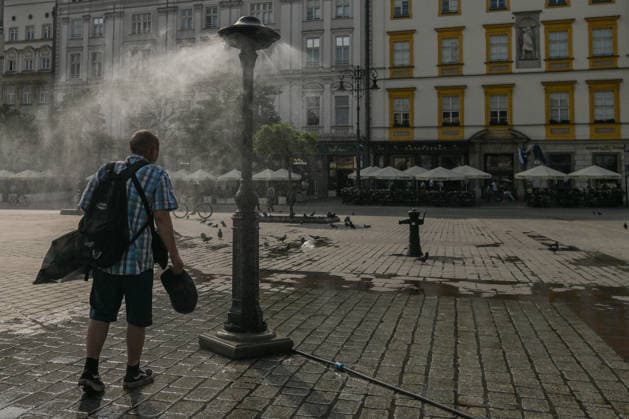 Historic Central European Heatwave Grips Krakow As Temperatures Hit 38C KRAKOW, POLAND - JUNE 29: A man seeks refreshment next to a municipal water spray station installed in the Main Market Square to provide cooling relief in Krakow, Poland, on June 29, 2026. This local snapshot captures conditions amid an unprecedented Central European heatwave, which just yesterday shattered Poland s 105-year-old national record with a 40.5C (104.9F) in Slubice, as active orange alerts remain in place ahead of predicted severe regional storms set to collide with the lingering tropical air mass. Krakow Poland  Copyright: xArturxWidakx originalFilename: widak-historic260629_npgsf.jpg