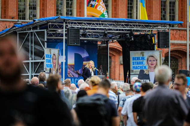 June 29, 2026, Berlin, Berlin, Germany: Supporters attend an election campaign rally of the far-right Alternative for Germany (AfD) party at Alexanderplatz in Berlin, Germany, on June 30, 2026. The event drew counter-demonstrators protesting against the party, with police deployed to separate both groups and maintain security during the Berlin Germany - ZUMAa268 20260629_zip_a268_002 Copyright: xAbdelrahmanxAlkahloutx