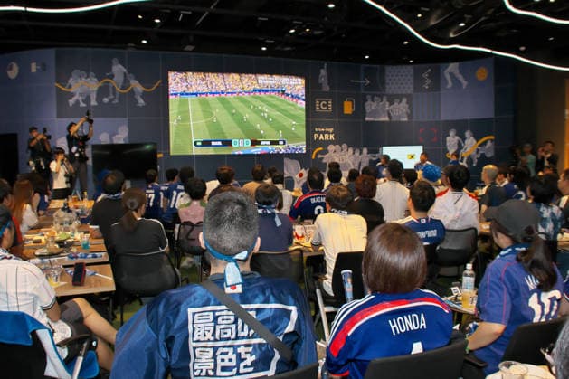 Japanese supporters send cheers to players during the public viewing for the FIFA World Cup 2026 match between Japan and Brazil at the JFA(Japan Football Association) soccer culture hub blue-ing! in Tokyo, Japan on Tuesday, June 30, 2026.  TKP2026063008 KEIZOxMORI