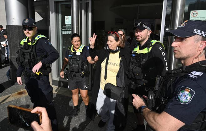 PRO PALESTINIAN PROTESTERS COURT, Activist Helen O™Sulivan (centre) is seen being detained by police as Pro-Palestinian protestors and Gaza flotilla members hold a rally outside court during a mention for dozens of people facing prohibited expression charges under new Queensland laws at Brisbane Magistrates Court, in Brisbane, Tuesday, June 30, 2026, ( NO ARCHIVING BRISBANE QUEENSLAND AUSTRALIA  Copyright: xDARRENxENGLANDx 20260630191700647345