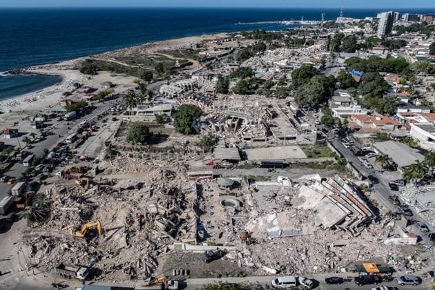 Search and rescue operations continue in Earthquake-hit Venezuela LA GUAIRA, VENEZUELA - JUNE 29: An aerial view shows collapsed buildings and debris in the Carabellada and Caribe neighborhoods following powerful earthquakes in La Guaira, Venezuela on June 29, 2026. Cem Tekkesinoglu Anadolu La Guaira Venezuela. Editorial use only. Please get in touch for any other usage.  Copyright: x2026xAnadoluxCemxTekkesinoglux
