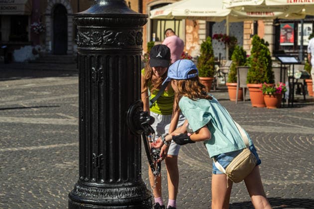 June 27, 2026, Warsaw, Mazovia, Poland: Young girls cool themselves with water from an ornamental public drinking fountain. On the afternoon of the 28th of June, Varsovians cool and hydrate themselves around the city during a record-breaking heatwave. Due to the extreme heat, the authorities provided misting sprays and water tanks around the city. During the weekend, Warsaw experienced temperatures approaching 38Â°C as the unprecedented European heatwave swept across Poland, roughly 15Â°C above the late-June average. Tropical nights, nationwide heat alerts, and temperatures up to 40.5Â°C elsewhere in the country made this one of the most extreme heat events in modern Polish history. Warsaw Poland - ZUMAs197 20260627_aaa_s197_337 Copyright: xNeilxMiltonx