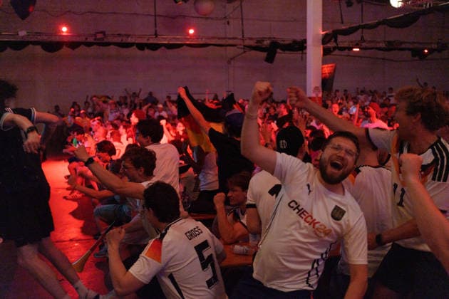 German Fans Watch Final World Cup Match at Public Viewing Germany - Munich, 30.06.2026 The crowd cheers, as football fans watch Germanys FIFA World Cup 2026 Round of 32 match against Paraguay during a public viewing event at the Backstage Kulturzentrum in Munich. Germany was eliminated after a 1 1 draw and a 4 3 penalty shootout defeat, ending its World Cup campaign. Bavaria