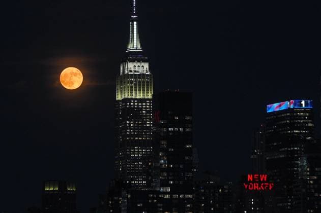Full strawberry moon rises over midtown Manhattan in New York City NEW YORK, UNITED STATES - JUNE 29: June s full Strawberry Moon rises over the Manhattan skyline in New York City, U.S. on Monday, June 29, 2026. Selcuk Acar Anadolu New York United States. Editorial use only. Please get in touch for any other usage.  Copyright: x2026xAnadoluxSelcukxAcarx