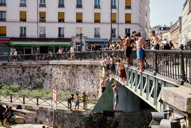 Heatwave Canal Saint Martin Paris People climb and jump from a metal footbridge into the Canal Saint-Martin in Paris, France, on June 23, 2026. As France experiences a major heatwave, people use the Canal Saint-Martin as an improvised urban beach to cool off. While the city recently opened a regulated swimming area, the extreme temperatures have led many to swim in unapproved sections of the waterway. Paris Ile de France France Copyright: xOliviaxBonnamourx