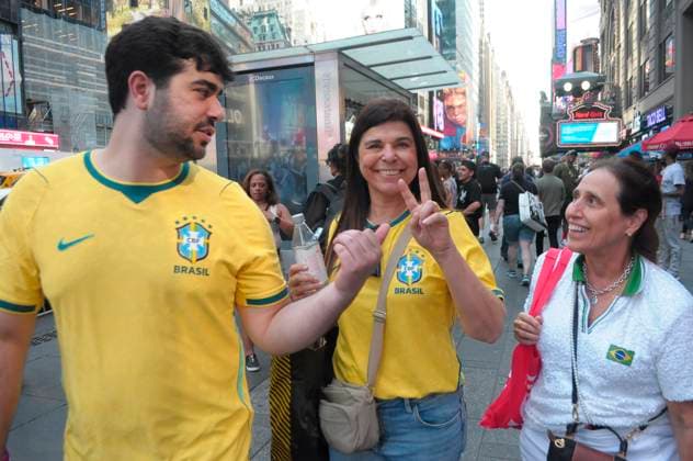 Daily Life in New York City, US - 29 Jun 2026 People wearing jerseys of the Brazilian soccer team walk in Times Square, Manhattan, New York City. New York United States Copyright: xJiminxKimx xSOPAxImagesx JKIM_daily_life_nyc_jun_29_26_DSC6961.jpeg