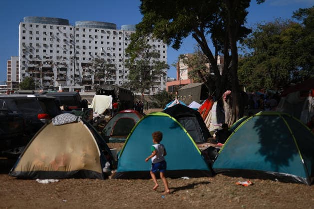 Caraballeda Relief Center, La Guaira, Venezuela A boy runs past tents at the Caraballeda relief center after an earthquake in Venezuela destroys his home in La Guaira on June 29, 2026. La Guaira Venezuela  Copyright: xJavierxCamposx originalFilename: campos-notitle260629_npFnH.jpg