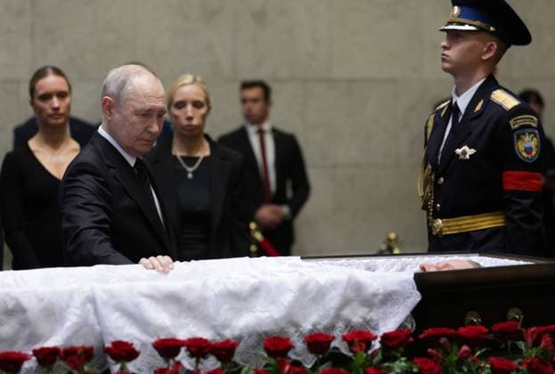 Russia Former Defence Minister Ivanov Death 9197740 30.06.2026 Russian President Vladimir Putin attends a farewell ceremony for former Russian DefenÑe Minister Sergei Ivanov, who died at the age of 73 on June 26, at the Central Clinical Hospital in Moscow, Russia. Gavriil Grigorov Sputnik Moscow Russia  Copyright: xGavriilxGrigorovx