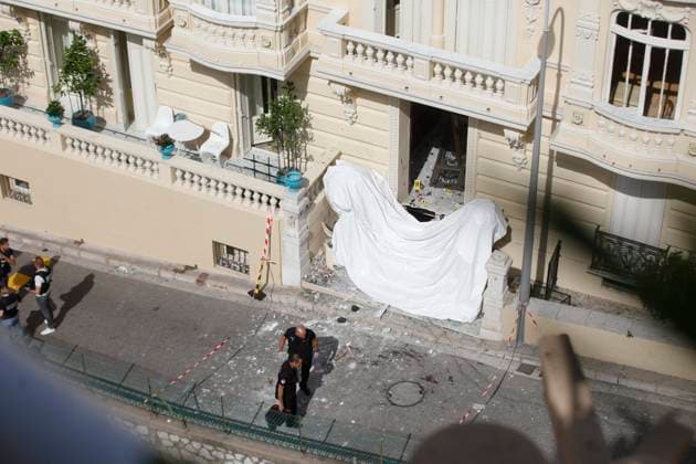 Explosion ofof criminal origin in Monaco PHOTOPQR NICE MATIN OTTONELLO Jean Francois Monaco June 30, 2026 ATTACK EXPLOSION MONACO A bomb planted in the lobby of a building in Monaco injured three people, including a Ukrainian oligarch, on Monday, June 29, 2026. A suspect is still being actively sought in the aftermath of the incident. MONACO EXPLOSION Three people were injured—two seriously—in Monaco on Monday evening following an explosion in a residential building near the French border. Authorities are pointing to a possible malicious act. Monaco, France  Copyright: xPHOTOPQR NICExMATIN MAXPPPxOTTONELLOxJean-Francoisx 20260630NIM5313 20260630NIM5370