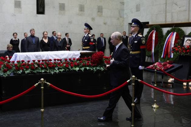 Russia Former Defence Minister Ivanov Death 9197746 30.06.2026 Russian President Vladimir Putin attends a farewell ceremony for former Russian DefenÑe Minister Sergei Ivanov, who died at the age of 73 on June 26, at the Central Clinical Hospital in Moscow, Russia. Gavriil Grigorov Sputnik Moscow Russia  Copyright: xGavriilxGrigorovx
