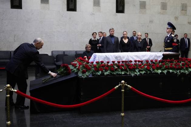 Russia Former Defence Minister Ivanov Death 9197747 30.06.2026 Russian President Vladimir Putin pays his respects next to the coffin of former Russian DefenÑe Minister Sergei Ivanov, who died at the age of 73 on June 26, at the Central Clinical Hospital in Moscow, Russia. Gavriil Grigorov Sputnik Moscow Russia  Copyright: xGavriilxGrigorovx