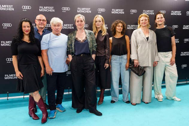 Gast, Thomas Dehler, Jörg Schüttauf, Esther Rauch, Lucy Gartner, Naemi Florez, Jördis Triebel und Katharina Rietz bei der Premiere des ZDF-Films Neues Land auf dem 43. Filmfest München 2026 im Gloria Palast. München, 29.06.2026 *** Guest, Thomas Dehler, Jörg Schüttauf, Esther Rauch, Lucy Gartner, Naemi Florez, Jördis Triebel, and Katharina Rietz at the premiere of the ZDF film *Neues Land* at the 43rd Munich Film Festival 2026 at the Gloria Palast in Munich, June 29, 2026 Foto:xN.xKolinzx xFuturexImagex land_6602