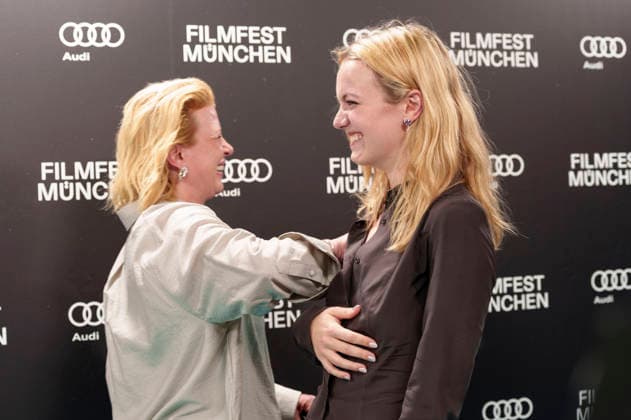 Jördis Triebel und Lucy Gartner bei der Premiere des ZDF-Films Neues Land auf dem 43. Filmfest München 2026 im Gloria Palast. München, 29.06.2026 *** Jördis Triebel and Lucy Gartner at the premiere of the ZDF film *Neues Land* at the 43rd Munich Film Festival 2026 at the Gloria Palast in Munich, June 29, 2026 Foto:xN.xKolinzx xFuturexImagex land_6614